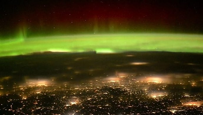 russian-cosmonaut-films-northern-lights-above-earth