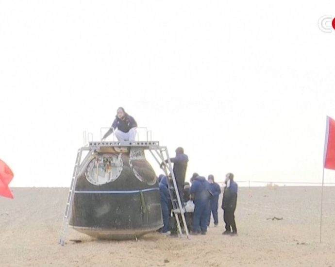 Chinese capsule damaged by space-junk strike returns to Earth (video)