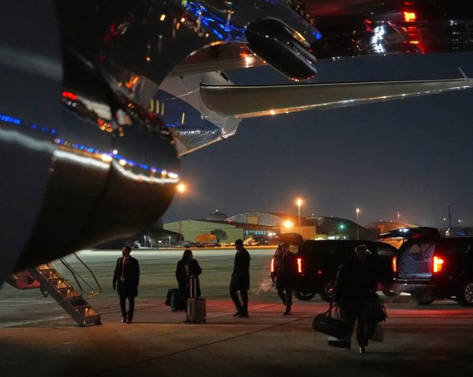 air-force-one-returns-to-washington-area-due-to-minor-electrical-issue,-white-house-says