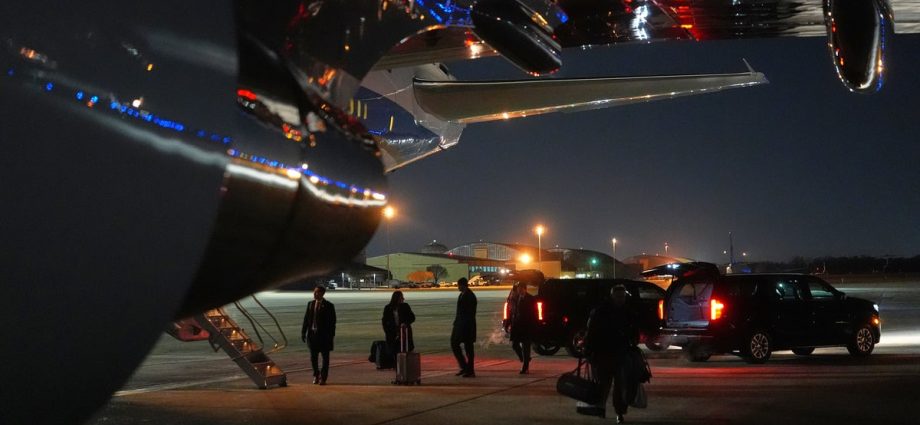 air-force-one-returns-to-washington-area-due-to-minor-electrical-issue,-white-house-says