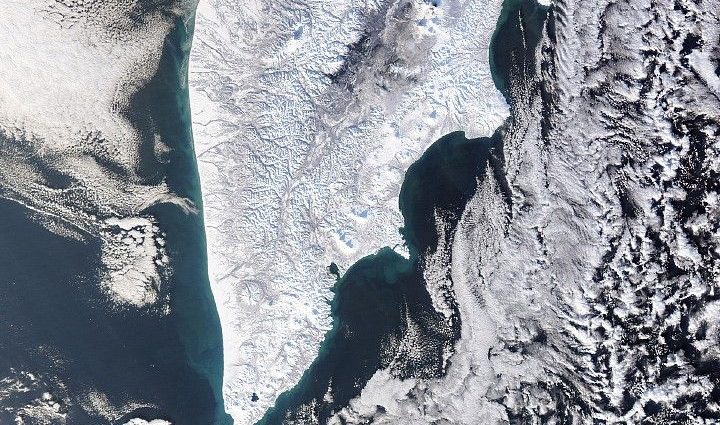 snow-buries-kamchatka