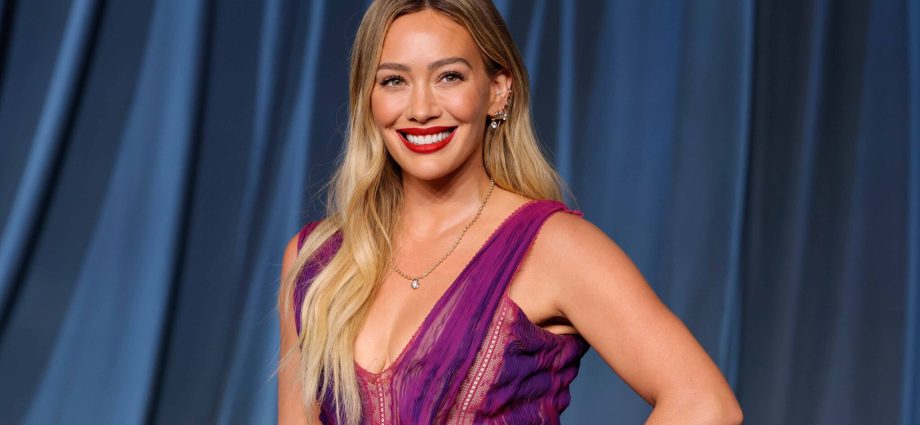 hilary-duff-says-‘cadet-kelly’-was-basically-a-lesbian-love-story,-and-honestly,-we’ve-known