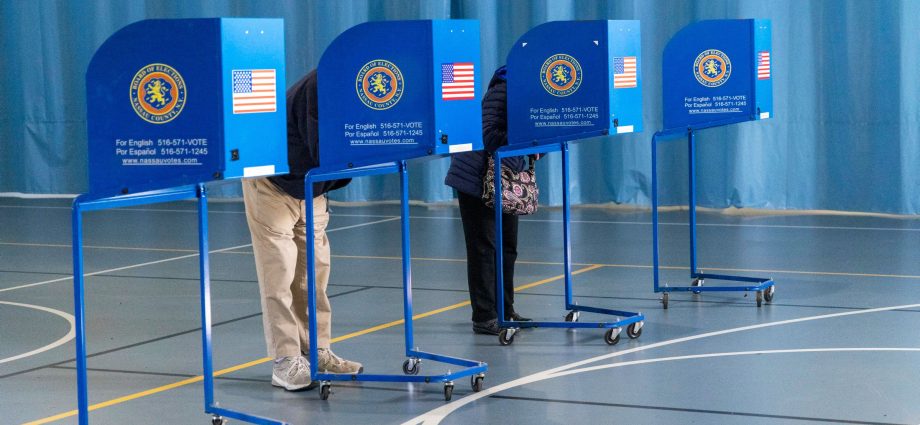 dhs’s-data-grab-is-getting-citizens-kicked-off-voter-rolls,-new-complaint-says