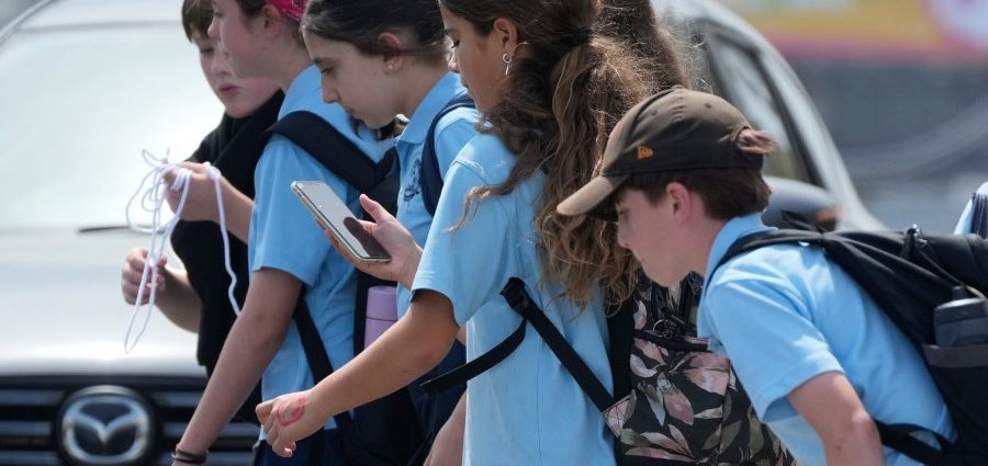 limiting-screen-time-for-children-isn’t-enough,-research-finds