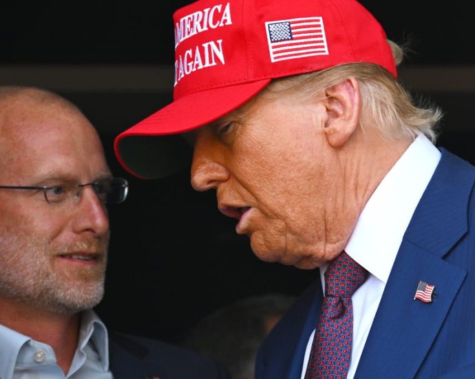 fcc-finds-new-way-to-target-the-talk-shows-that-get-under-the-traitor’s-skin