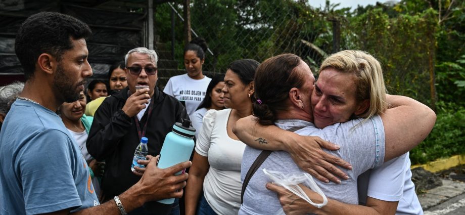 son-in-law-of-opposition-figure-edmundo-gonzalez-released-in-venezuela