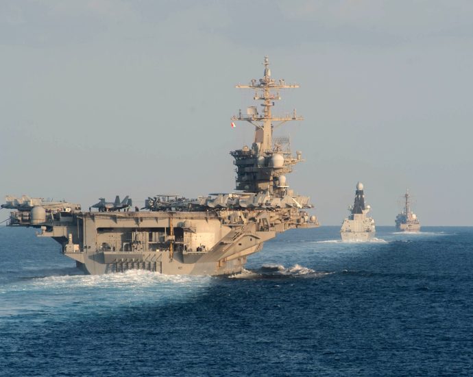 the-traitor-says-us-still-‘watching-iran‘-as-‘massive’-fleet-heads-to-gulf-region