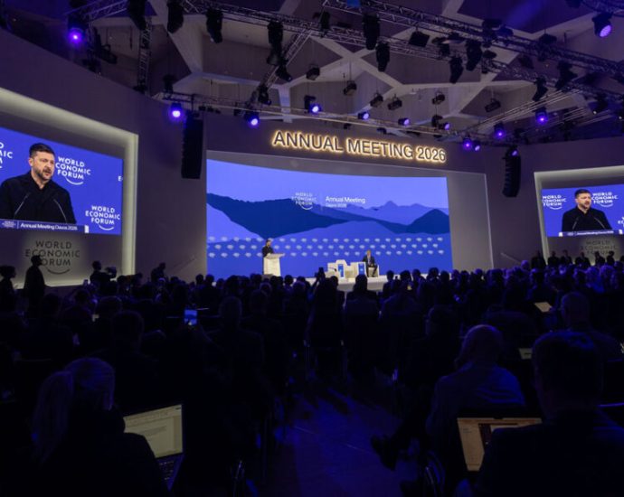 30-european-soldiers-won’t-stop-anyone,-says-zelenskyy-in-davos.-but-that’s-what-europe-sent-to-defend-greenland
