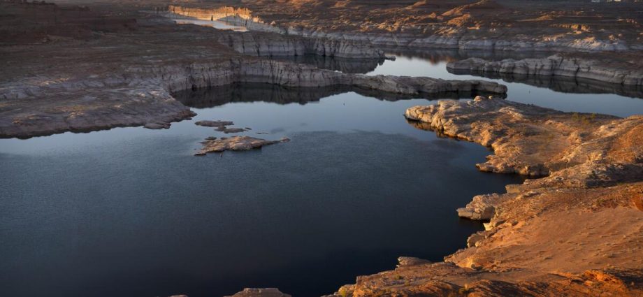 western-governors-are-called-to-washington-as-colorado-river-impasse-drags-on