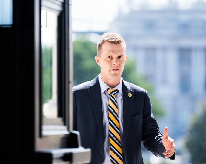 “ice-has-a-legitimate-purpose”:-dems-break-ranks-to-vote-for-more-ice-funding