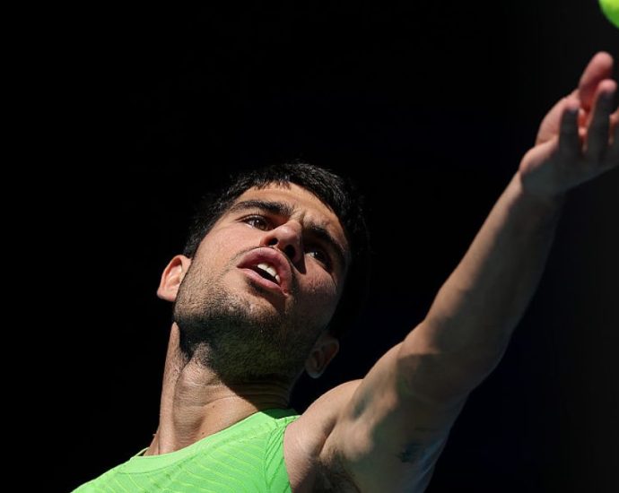 alcaraz-shines-in-100th-grand-slam-match-as-sabalenka-and-gauff-stutter