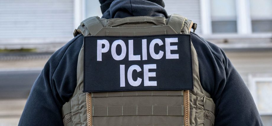 ice-has-been-entering-homes-without-judicial-warrants-since-last-summer,-sources-say