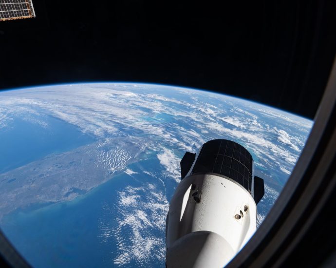 crew-studies-cardiac-research,-artificial-intelligence-as-dragon-boosts-station’s-orbit