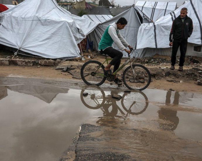 for-bridge-of-solidarity,-mutual-aid-means-resisting-the-western-gaze-in-gaza