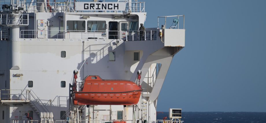 russian-‘shadow-fleet’-tanker-diverted-to-french-port-by-naval-forces