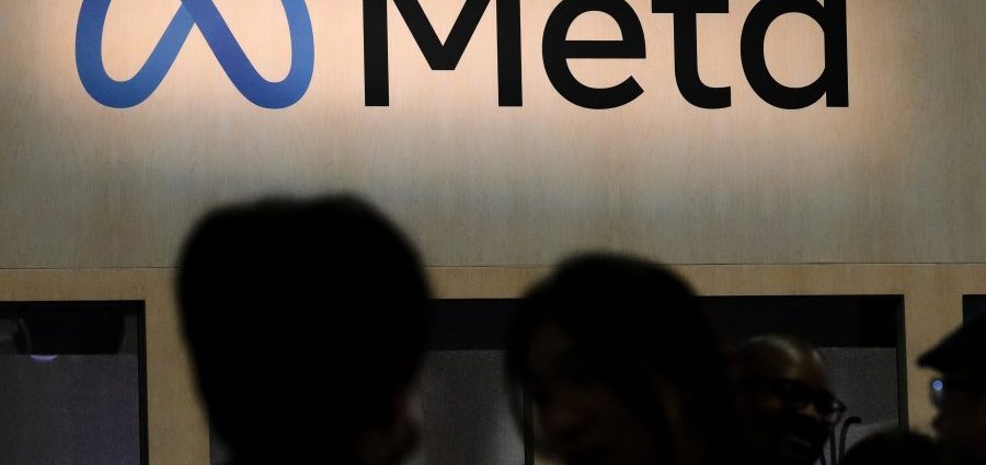 meta-pauses-teen-access-to-ai-characters