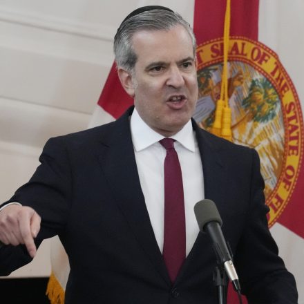 Congress Votes Against Blocking Venezuela War After Stalling for Tardy GOP Rep