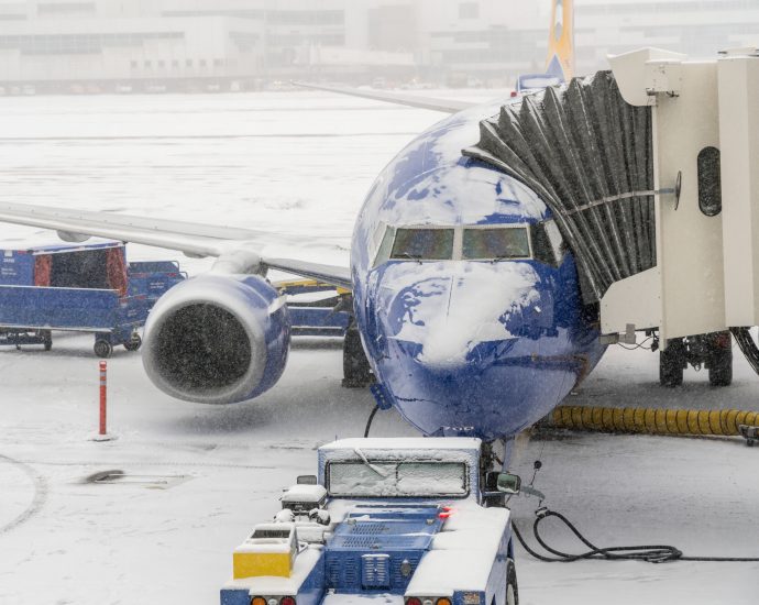 massive-winter-storm-triggers-8,000+-flight-cancellations:-is-your-route-affected?