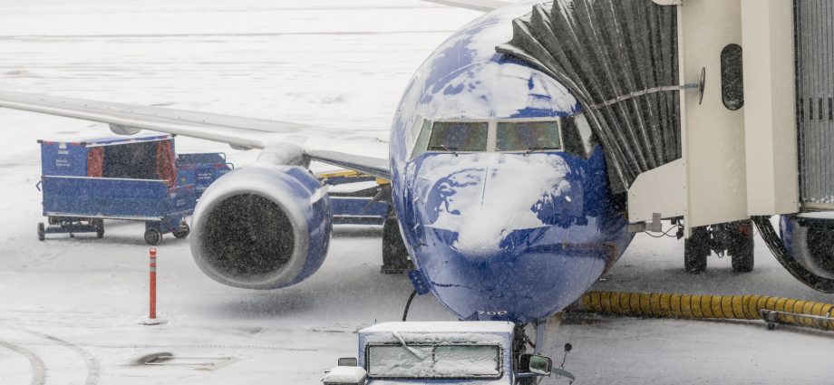 massive-winter-storm-triggers-8,000+-flight-cancellations:-is-your-route-affected?