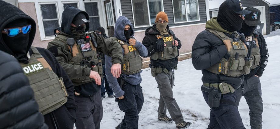 army-vet-says-ice-detained-him-for-8-hours,-blocked-access-to-lawyer