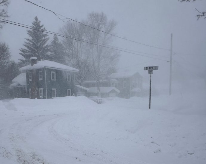 over-8,000-flights-cancelled-as-major-winter-storm-bears-down-across-us