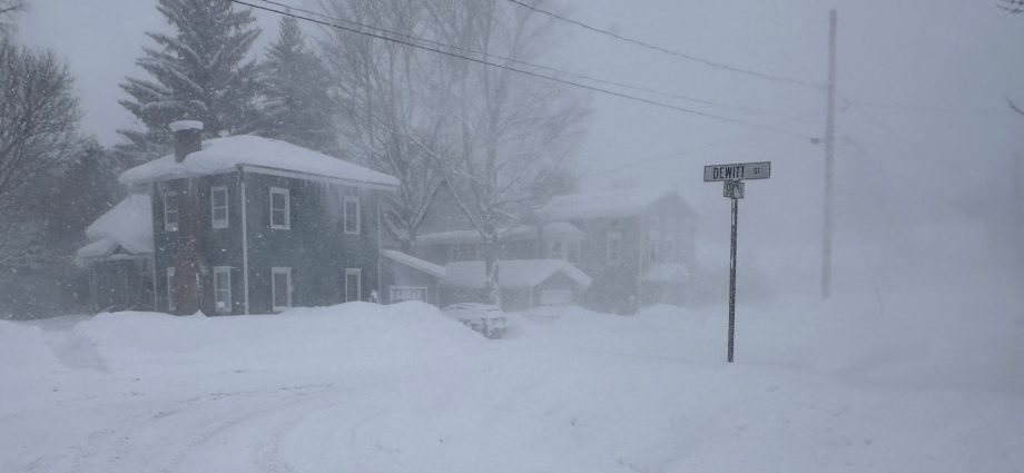 over-8,000-flights-cancelled-as-major-winter-storm-bears-down-across-us