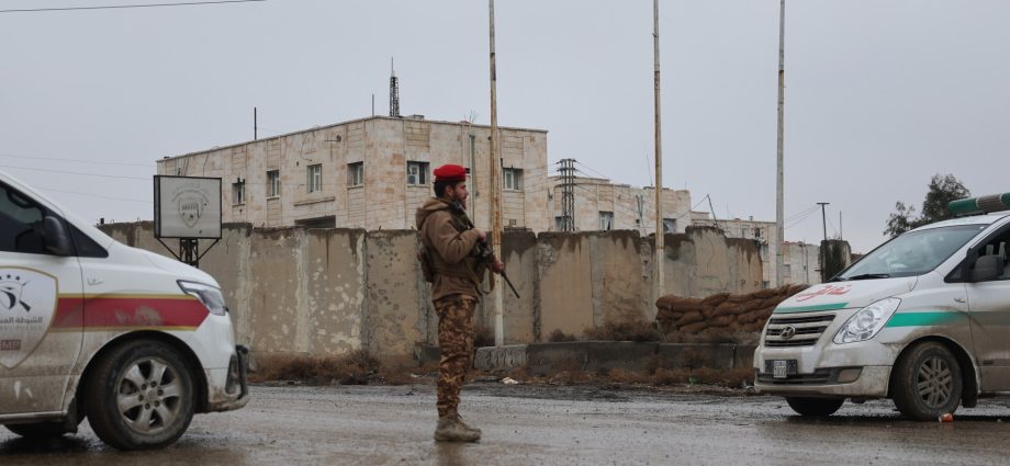 as-ceasefire-deadline-looms,-pressure-on-sdf-to-integrate-with-syrian-army