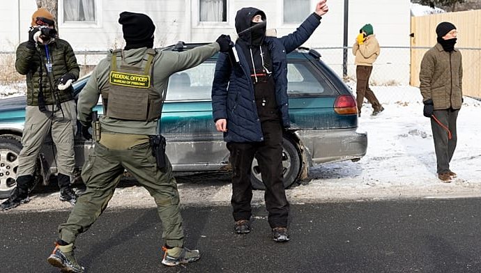 video-shows-confrontation-between-federal-agents-leading-up-to-a-fatal-shooting-in-minneapolis