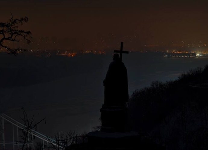 collective-survival-beats-post-soviet-authority-dependency:-five-unexpected-consequences-of-russian-attacks-on-kyiv