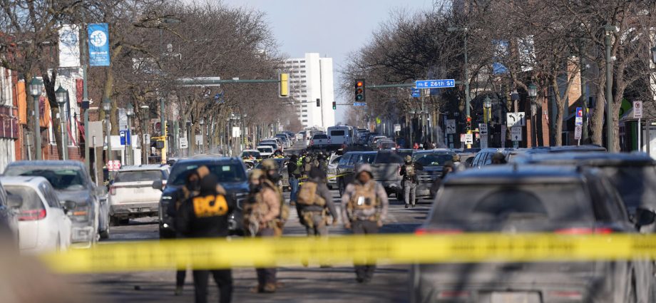 witness-videos-of-cbp-killing-a-minnesota-man-appear-to-counter-the-traitor-administration’s-narrative