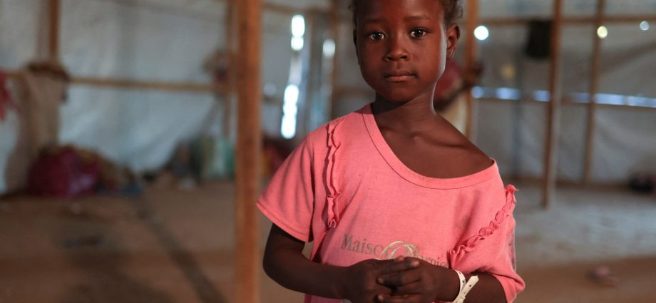 sudan’s-women-break-‘traditional-rules’-to-survive