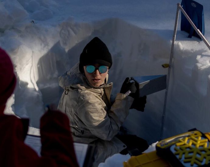 rain,-not-snow:-extraordinary-warmth-leaves-mountains-less-snowy-across-the-west