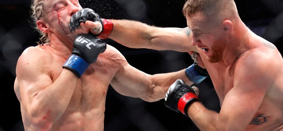 gaethje-batters-pimblett-to-win-interim-lightweight-title-at-ufc-324