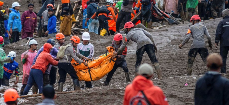 indonesia-resumes-search-for-about-80-missing-after-landslide-kills-10