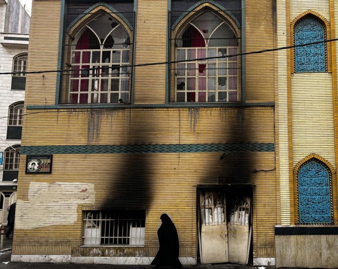 iranians-return-to-daily-life-in-a-capital-scarred-by-deadly-protests