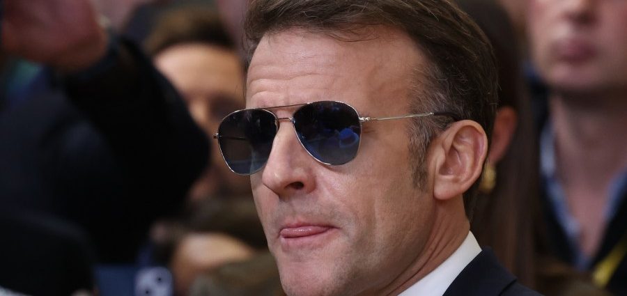 macron-pushes-for-fast-track-ban-on-social-media-for-children-under-15