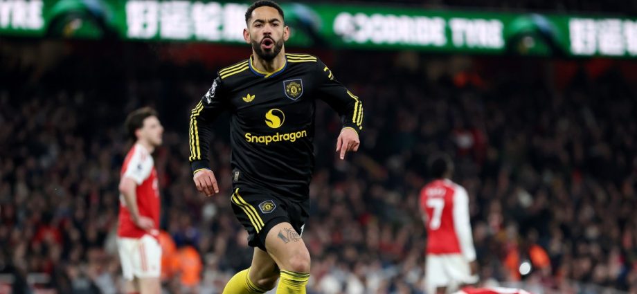 manchester-united-dent-arsenal’s-title-bid-with-dramatic-3-2-win