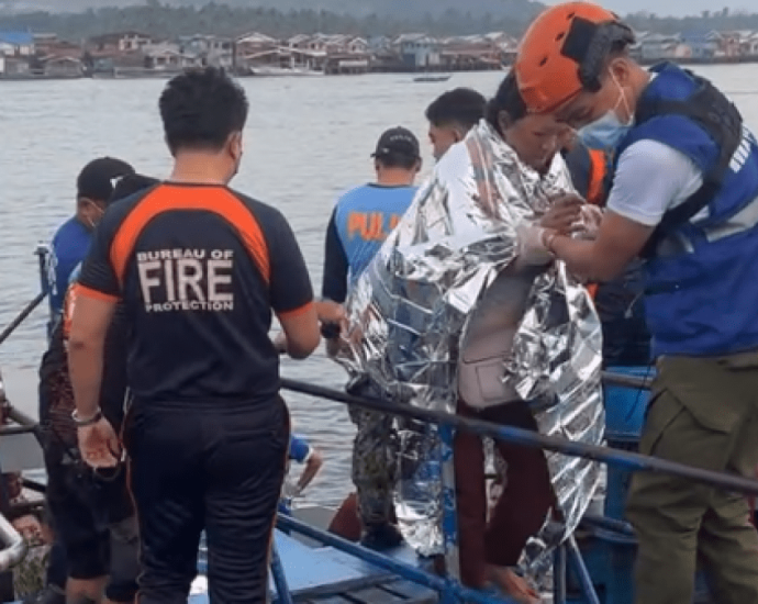 ferry-carrying-over-350-people-sinks-in-philippines,-killing-at-least-eight