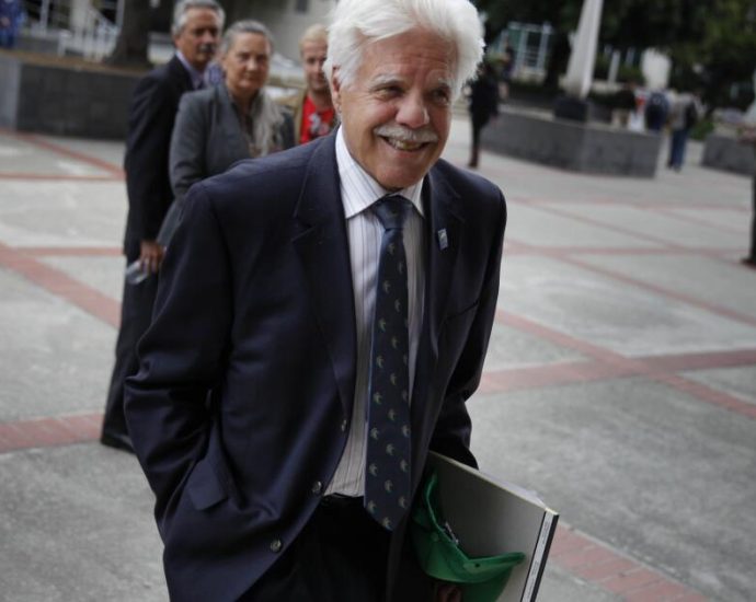 ‘we’re-not-going-away’:-rob-caughlan,-fierce-defender-of-coastline-and-surfrider-leader,-dies-at-82