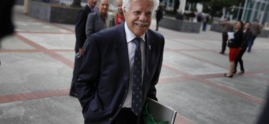 ‘we’re-not-going-away’:-rob-caughlan,-fierce-defender-of-coastline-and-surfrider-leader,-dies-at-82