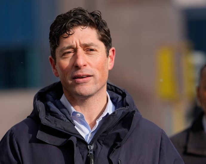 after-another-shooting,-minneapolis-mayor-tells-the-traitor:-‘act-like-a-leader’