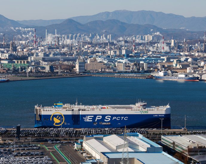 the-traitor-says-he’s-hiking-tariffs-on-south-korean-goods-to-25%