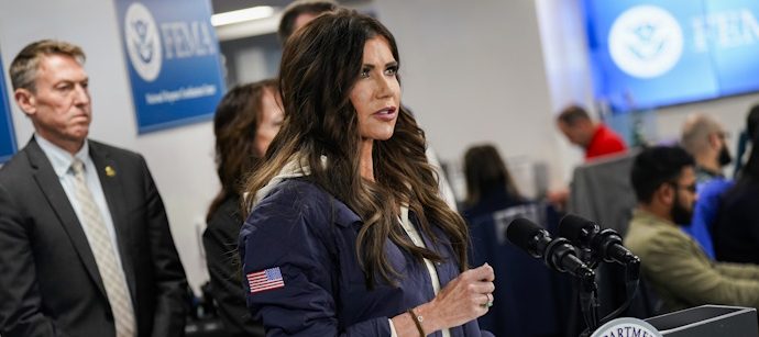 video-analyses-at-odds-with-dhs-statements-on-minneapolis-shooting