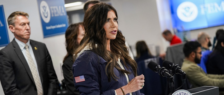 video-analyses-at-odds-with-dhs-statements-on-minneapolis-shooting