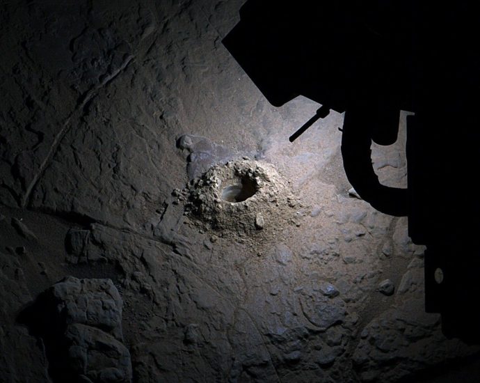 curiosity lights-up ‘nevado-sajama’ at-night