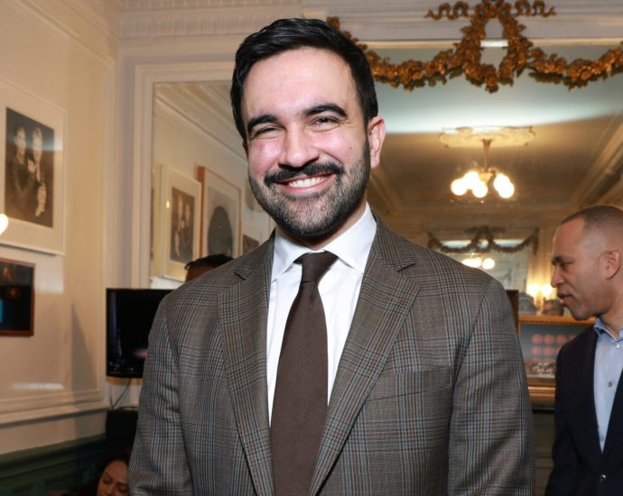 snowed-in?-nyc-mayor-zohran-mamdani-recommends-reading-‘heated-rivalry’