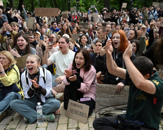 ‘not-an-easy-process’:-how-is-ukraine,-and-zelenskyy,-tackling-corruption?