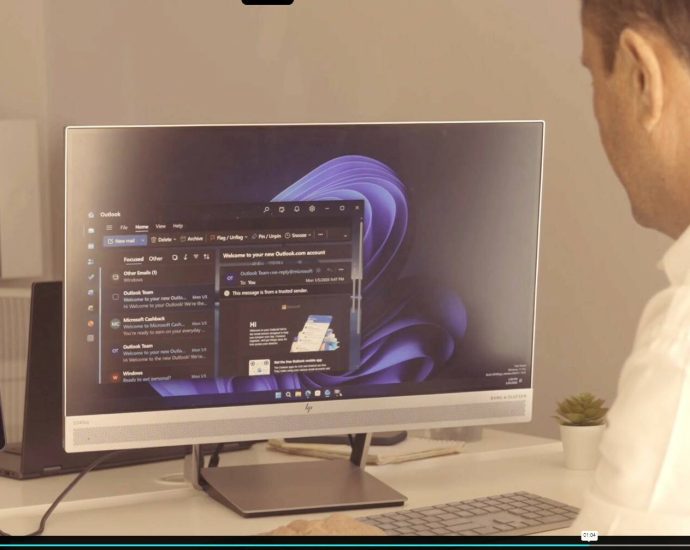 penguin-in-your-pocket:-nexphone-dual-boots-into-linux,-windows-11