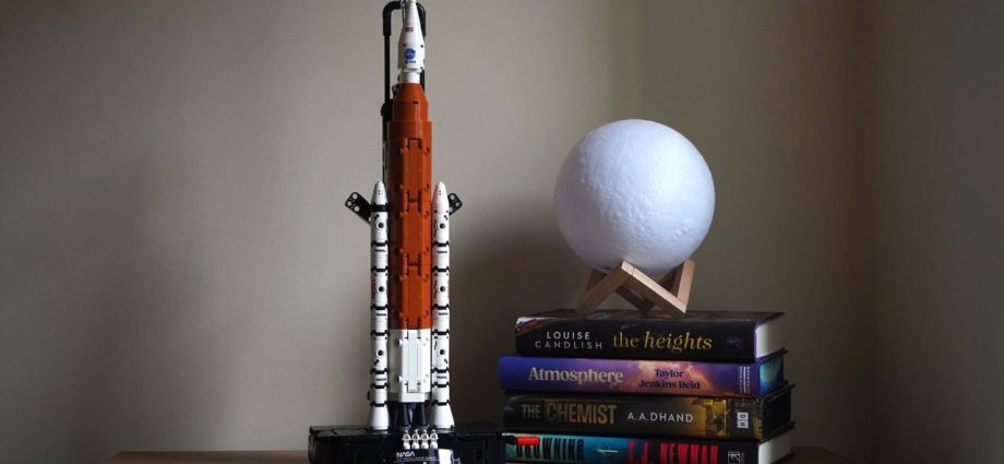 Lego Technic NASA Artemis Space Launch System Rocket review