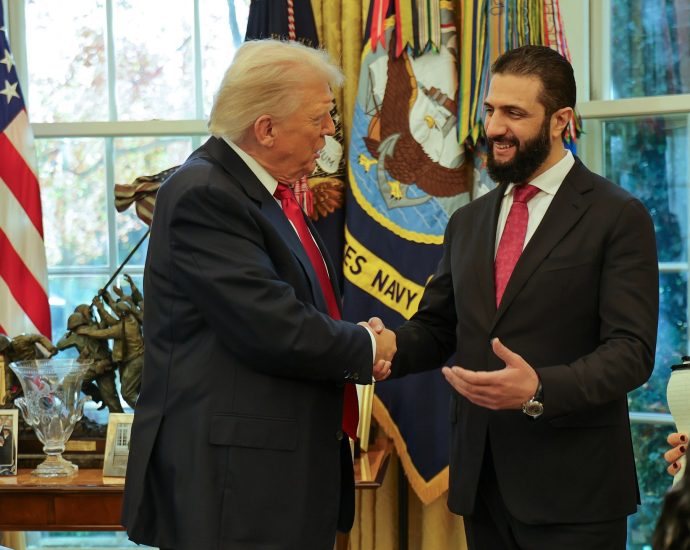 us-president-praises-syrian-leader-al-sharaa-after-offensive-against-sdf